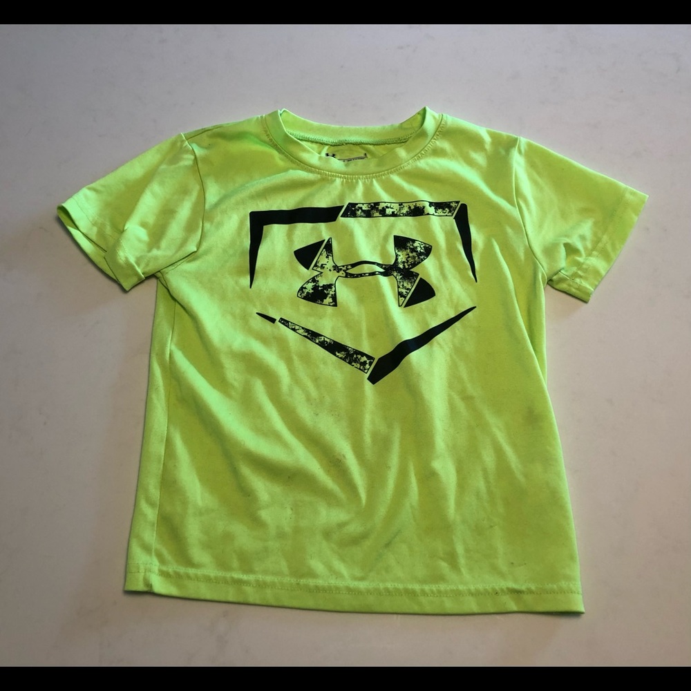 Under Armour Boys tee size 4